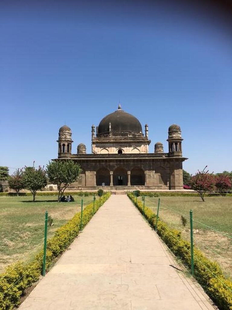 th25 rana black taj mahal